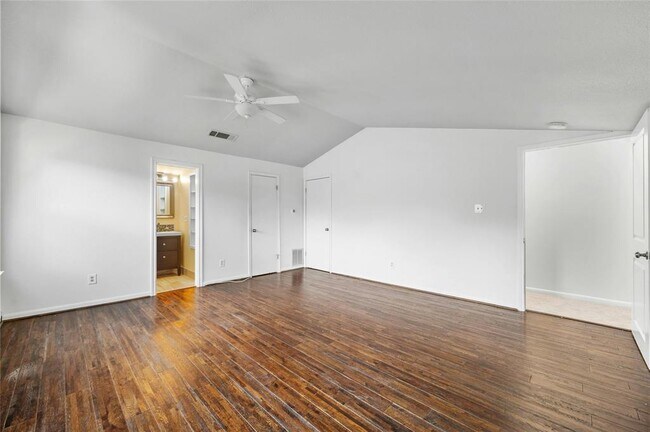 Building Photo - 10255 Missel Thrush Dr