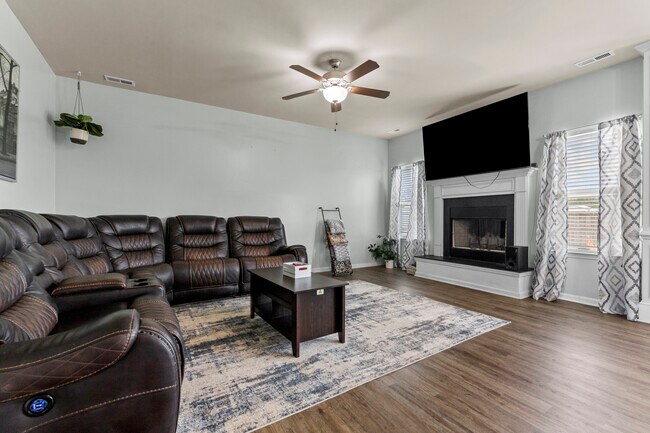 Building Photo - Raeford home