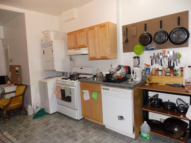 Building Photo - 2109 St Paul St