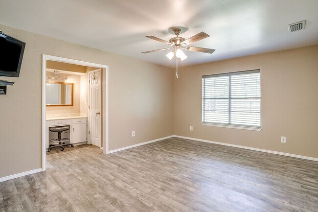 Building Photo - Spacious 3 Bed. 2 Bath Rental Ready for New Tenants- HEB ISD- 76040
