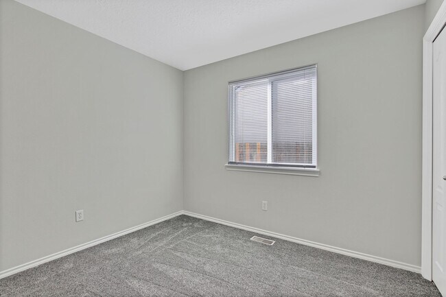 Building Photo - Spacious Updated 3 Bedroom, 2 Bath home in...