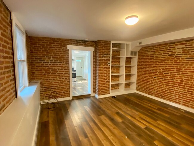 Building Photo - 1624 Aliceanna St