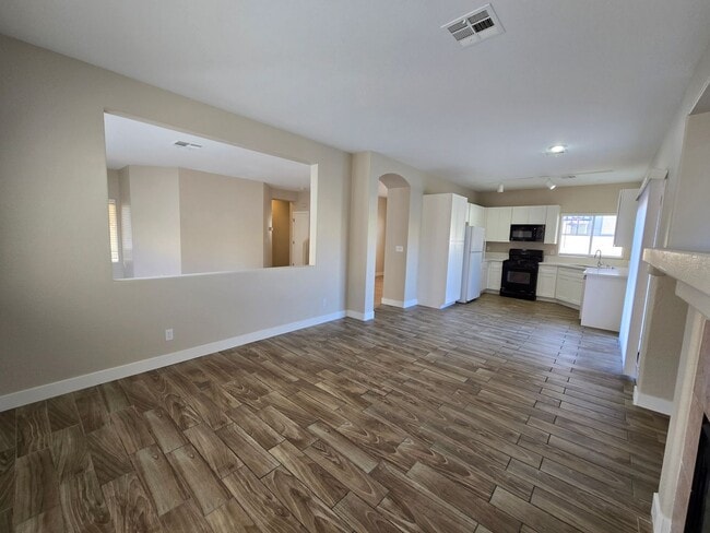 Building Photo - A Fabulous 5 Bedroom Home with 1 Bedroom and 3/4 Bathroom downstairs