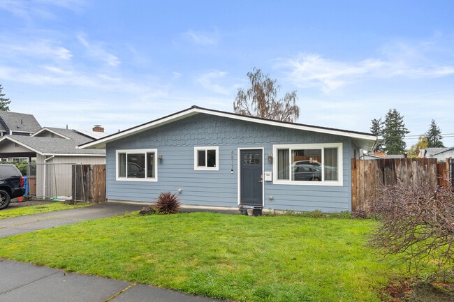 Building Photo - 4817 N Vassault Dr