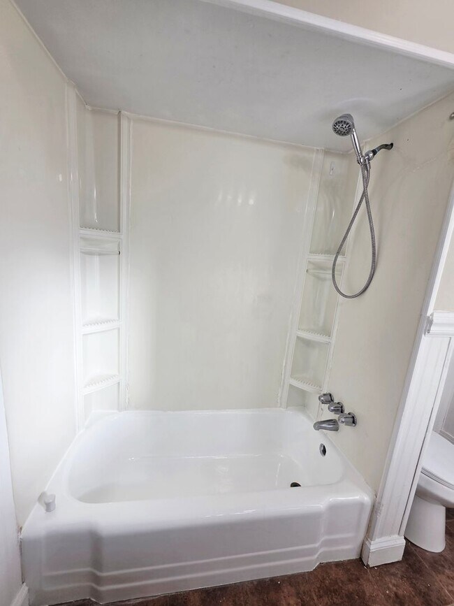 Building Photo - 20 Walnut St