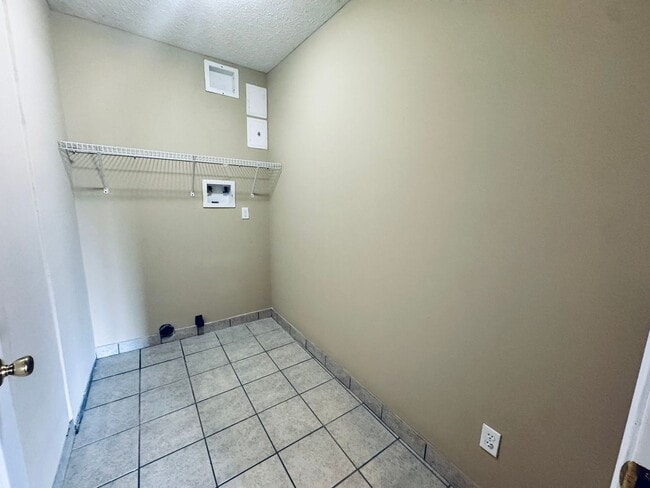 Building Photo - Great Campbell County Location FIRST MONTH RENT FREE