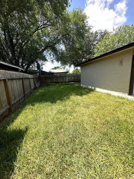 Backyard - 5401 Crossgate Dr S