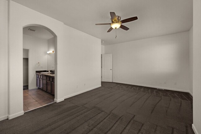 Building Photo - Beautiful 2 bdrm end unit with attach 2 car garage