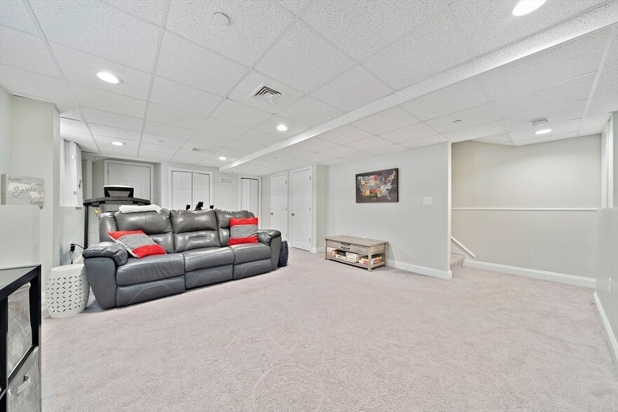 Building Photo - 1 Paradise Ln