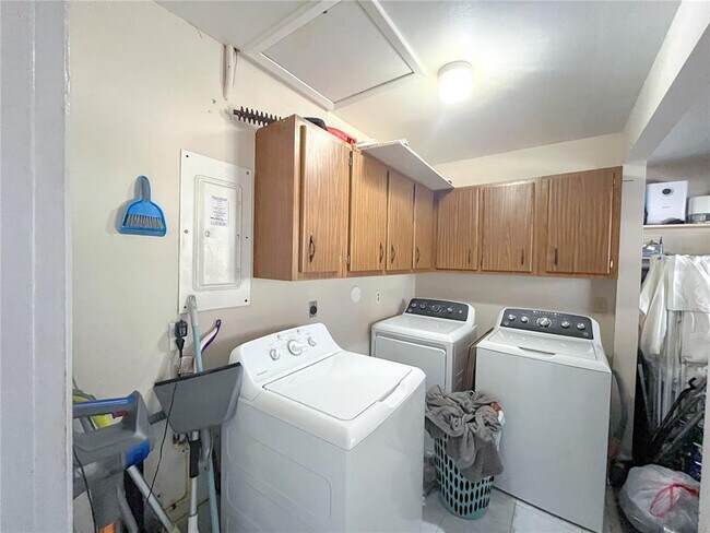 Building Photo - 4018 NW 10th Ave