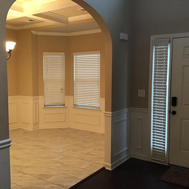 Building Photo - 2793 Huntcliffe Dr