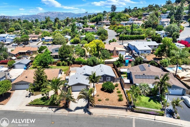 Building Photo - Newly Remodeled 4-Bedroom Gem with Spaciou...