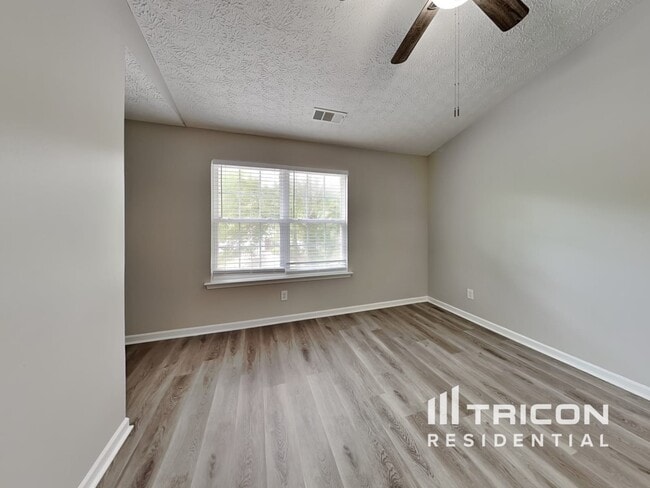 Building Photo - 221 Osmanthus Way