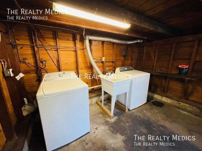 Building Photo - 1332 W Princeton St