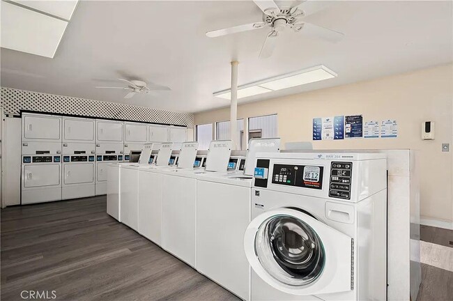 Building Photo - 278 N Wilshire Ave