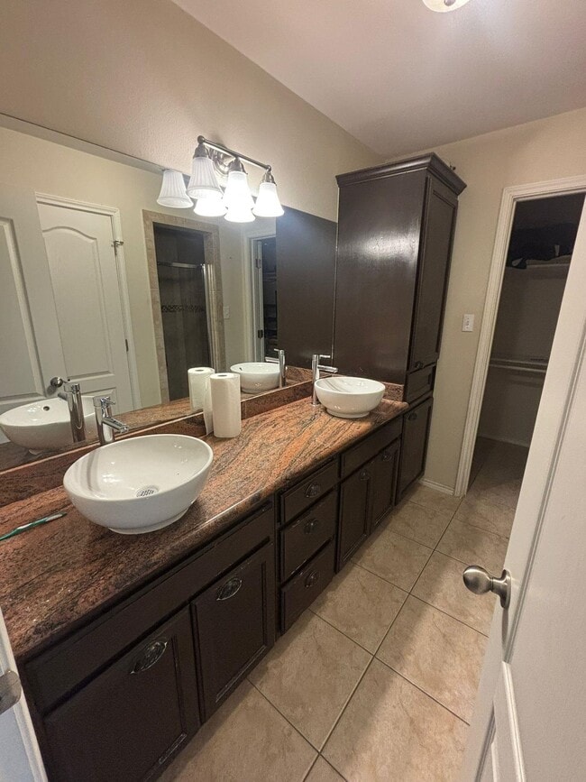 Building Photo - 4014 Shahram Dr