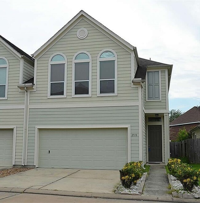 Building Photo - 2918 Hebert Trail Dr