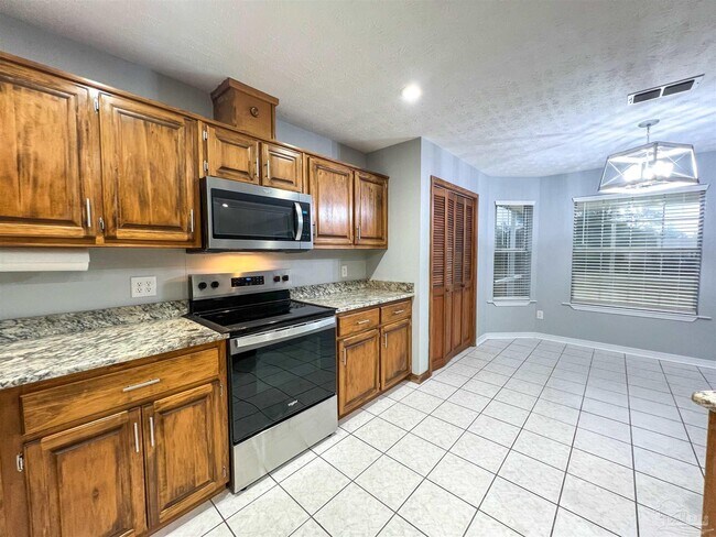 Building Photo - 7342 Wymart Rd