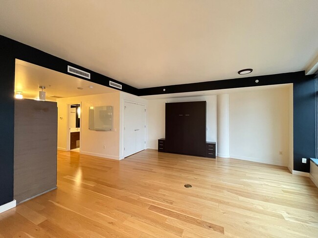 Building Photo - Beautiful Studio W/ View - The John Ross B...