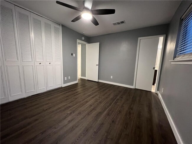 Building Photo - 7004 Colony Park Dr