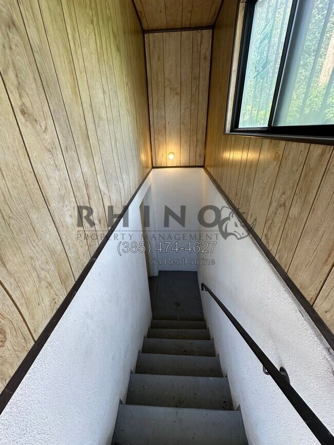Building Photo - 825 W Arapahoe Ave