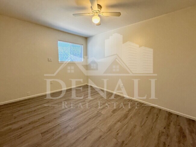 Building Photo - 4719 N 15th Ave