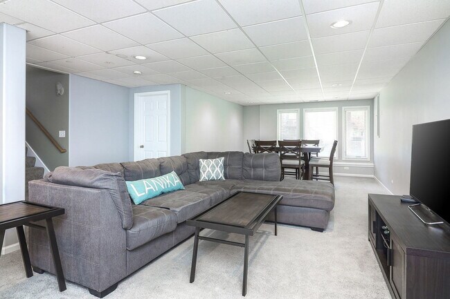 Building Photo - 961 W Spencer Ct