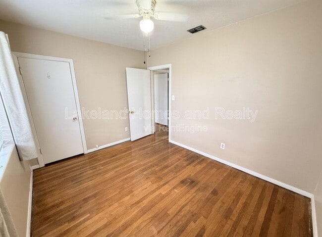 Building Photo - 3115 Buckingham Ave