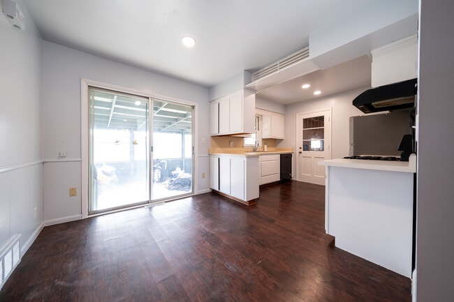 Building Photo - 445 Walnut Ln