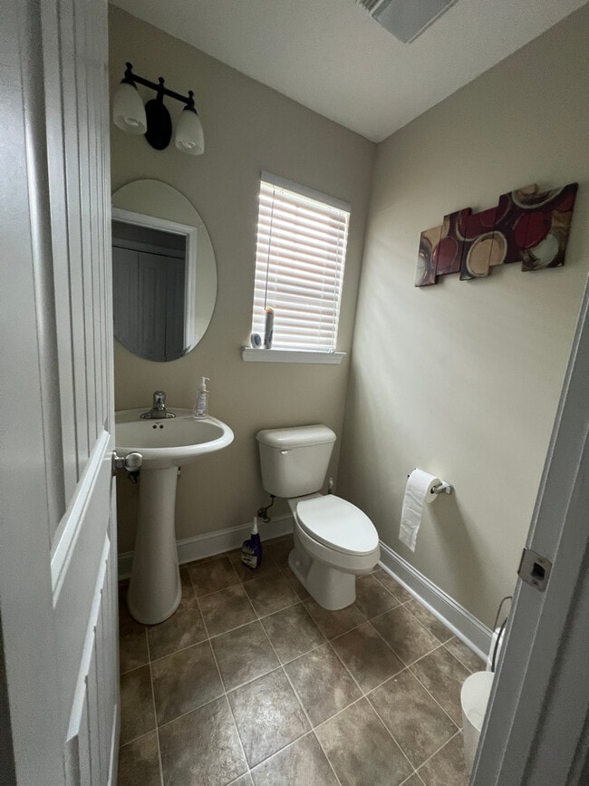 Building Photo - 616 Piedmont Ave