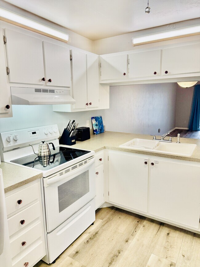 Building Photo - 2750 Kings Lake Blvd