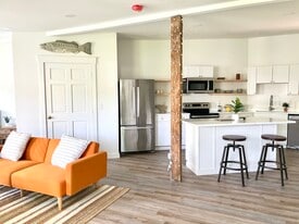 Building Photo - 17 Page St