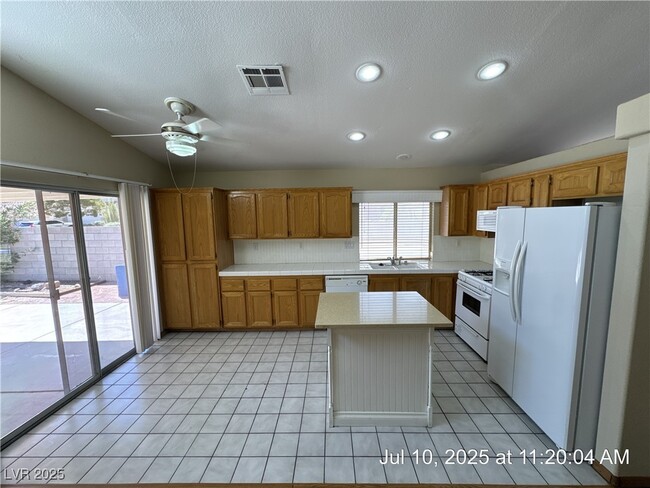Building Photo - 45 Tanglewood Dr