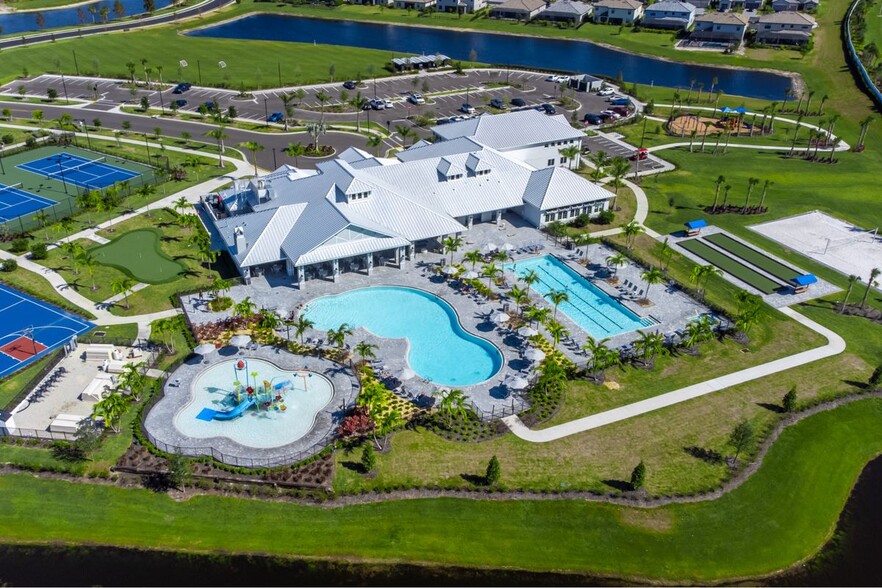 Building Photo - 5030 Saratoga Springs Run