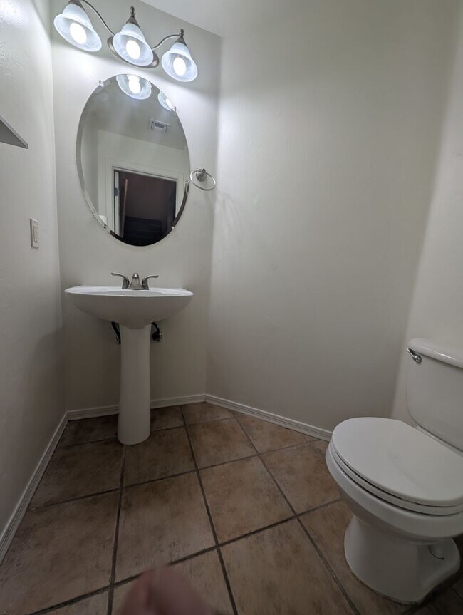 Building Photo - 4 Bedroom and 2.5 Bath Rental