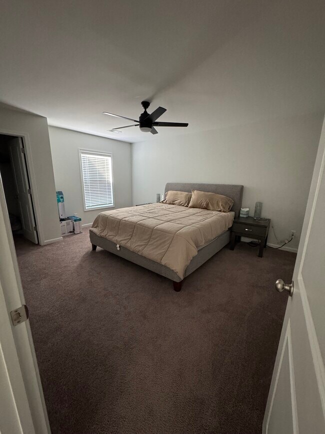 Building Photo - 551 Roseridge Dr