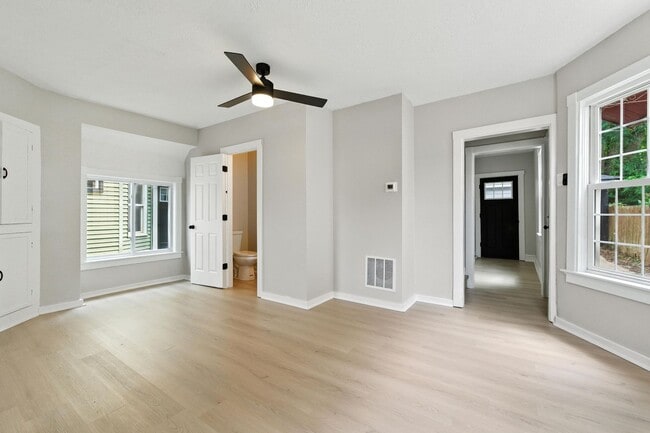 Building Photo - Fully renovated 3 bedroom home in Ambridge...