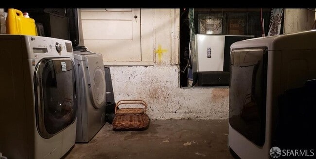 Building Photo - 120 21st Ave