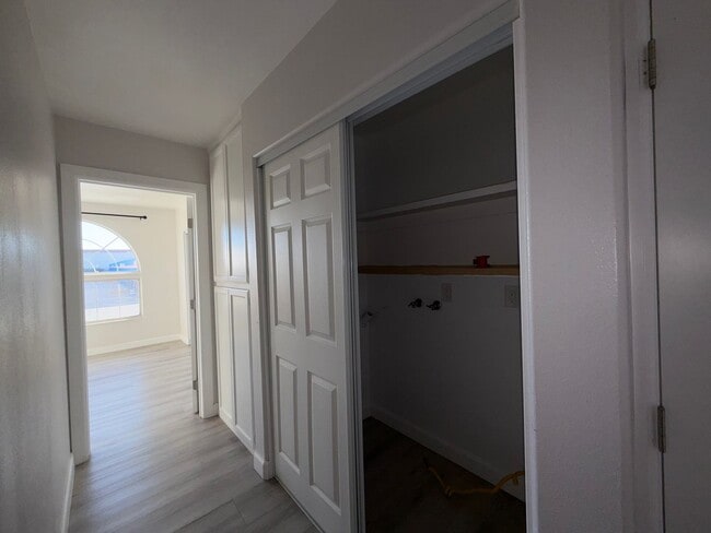 Building Photo - Newly Renovated 3 Bed / 2.5 Bath Apartment...