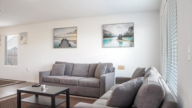 Building Photo - 2400 Willkomen Wy