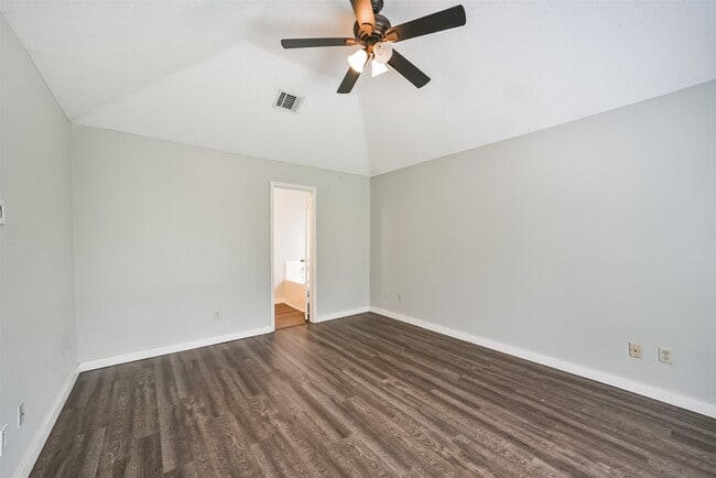 Building Photo - 1021 N Sunset Dr