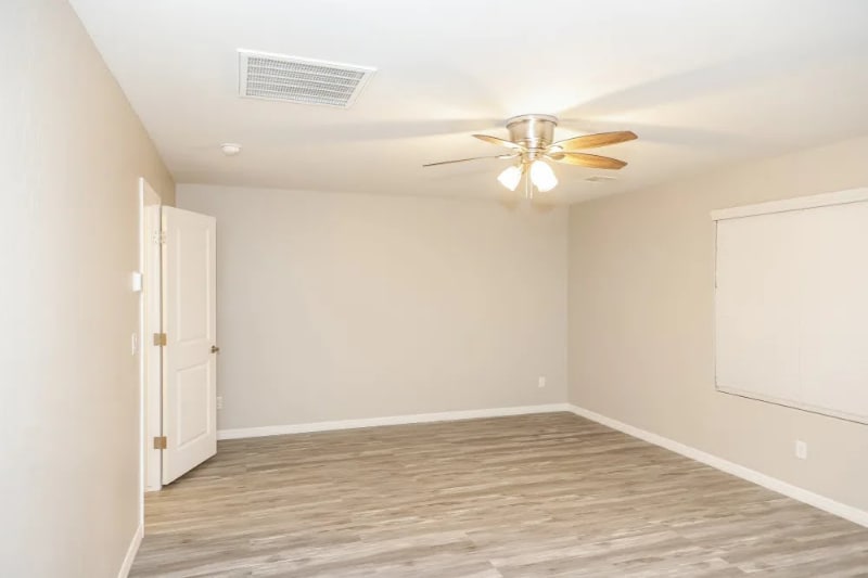 Building Photo - 5130 Clatsop St