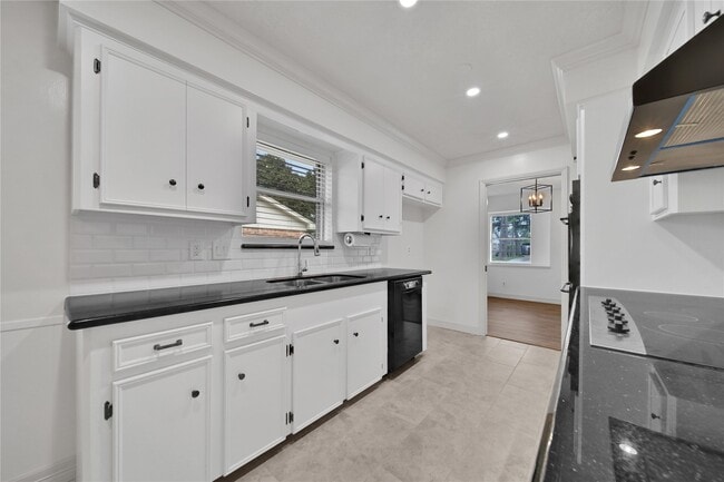 Building Photo - 9411 Roos Rd