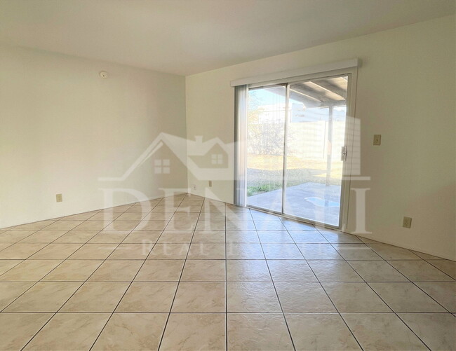 Building Photo - 4746 W Aster Dr