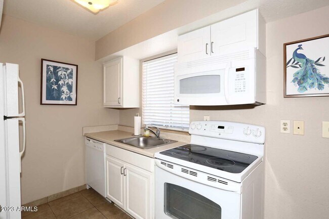 Building Photo - 4554 E Paradise Village Pkwy N