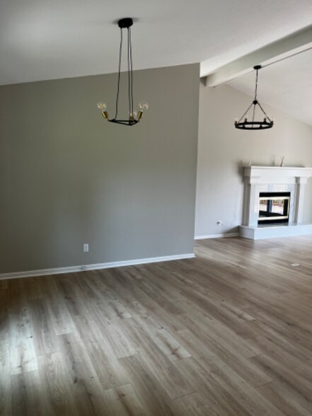 Building Photo - 3905 Carriage Hill Dr