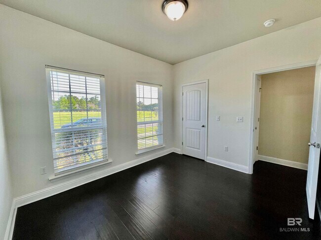 Building Photo - 324 Majestic Beauty Ave