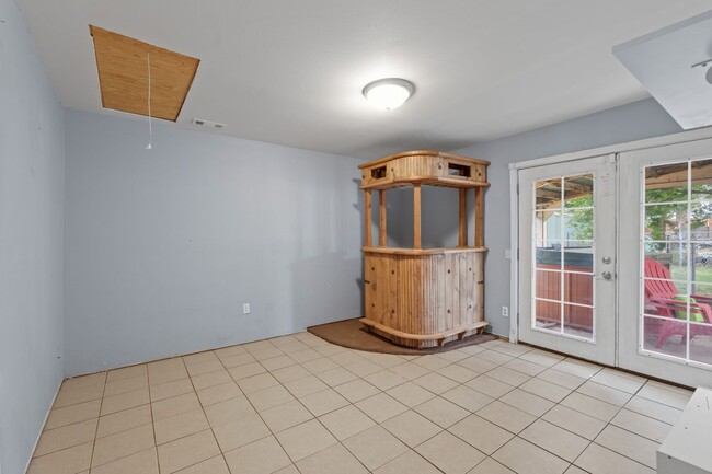 Building Photo - 14428 E Wellesley Ave