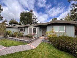 Building Photo - 240 W Floresta Way