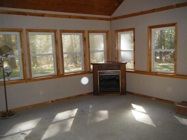 Building Photo - 878 Paddy Mountain Rd